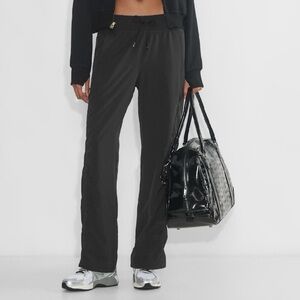 Aritzia Golden MoveTech Brisk Pant Black Size 2XS